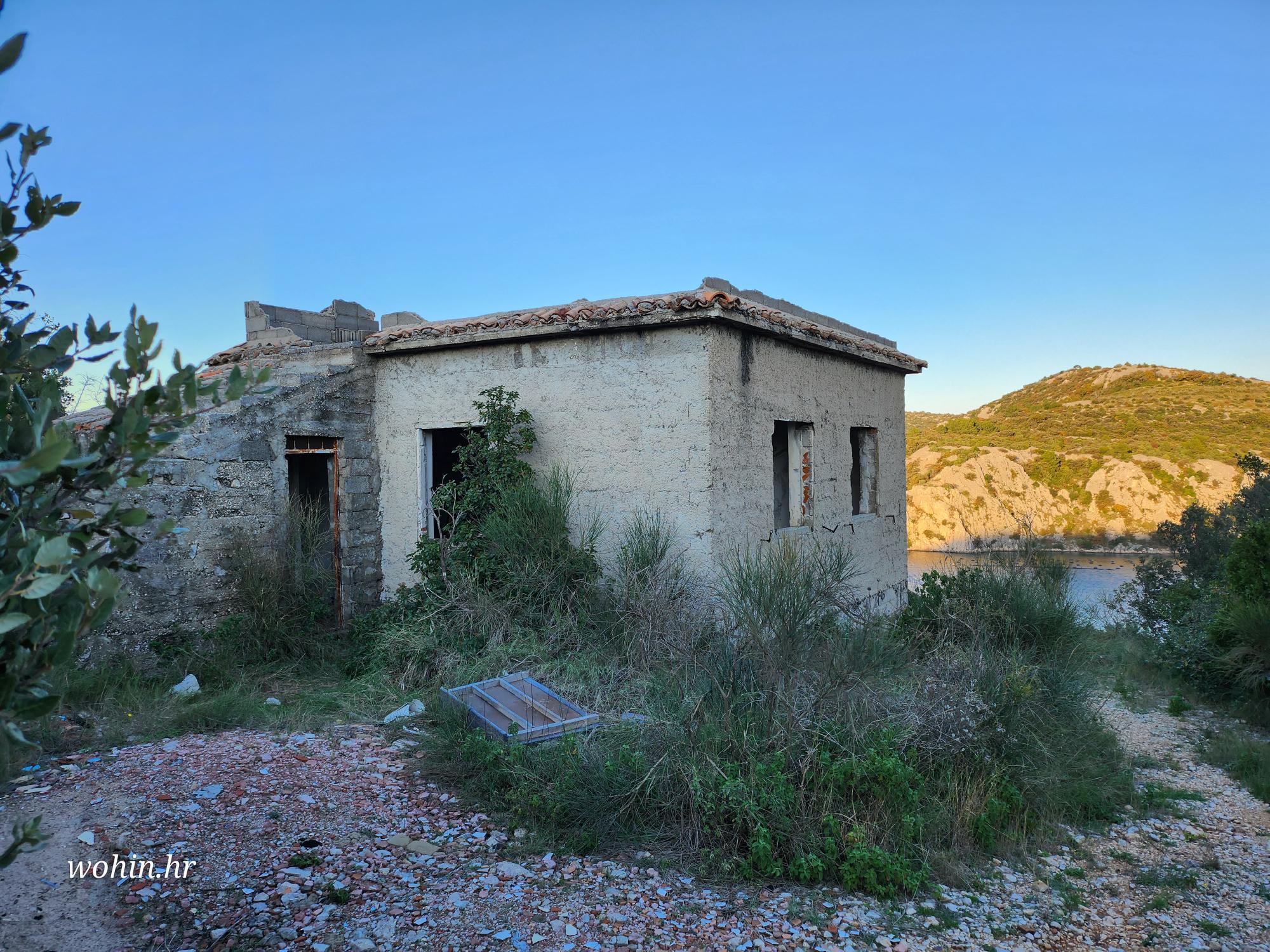 Kuća za renovaciju na mirnoj lokaciji