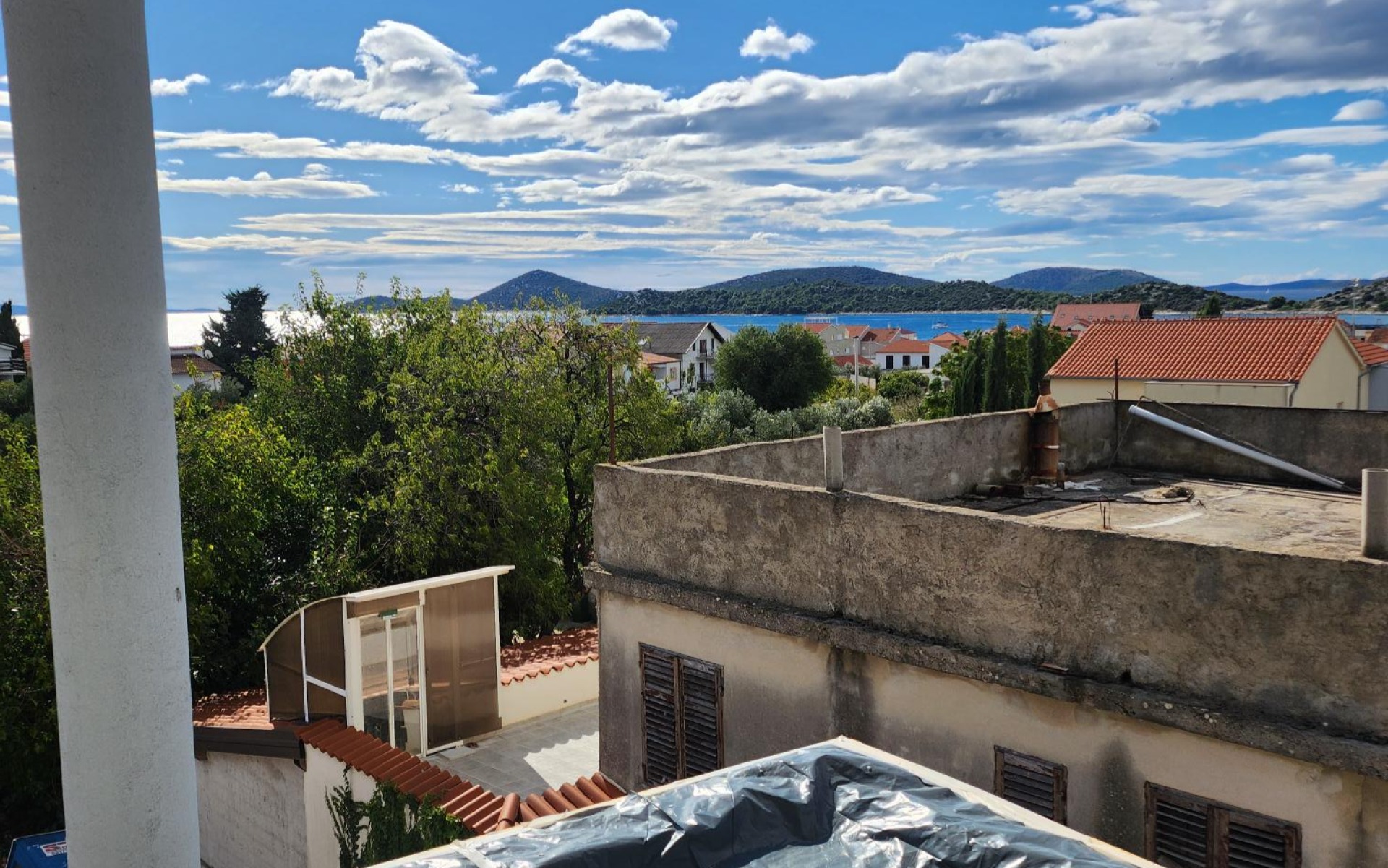 U blizini plaže trosobni stan s prekrasnim pogledom