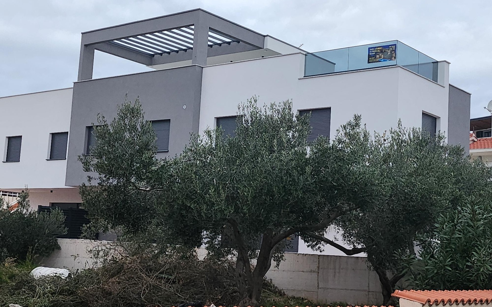 Dvoetažan stan u neposrednoj blizini plaže