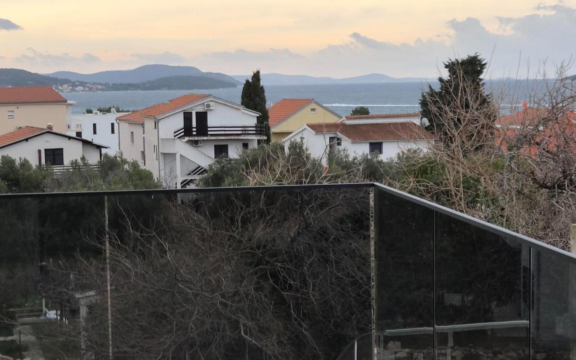 U blizini plaže trosobni stan s prekrasnim pogledom