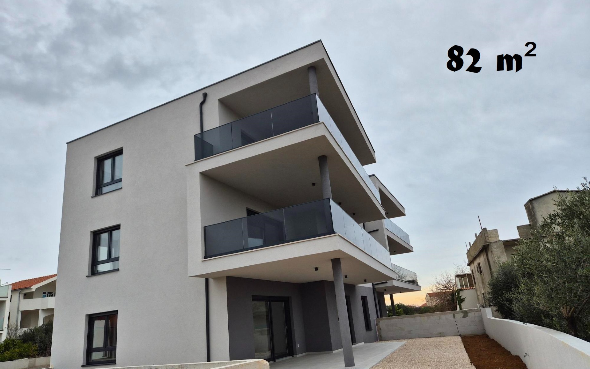 Prizemlje novogradnje u blizini plaže