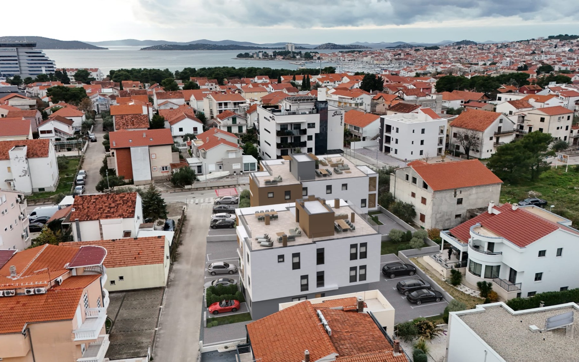 Prvi kat u modernoj novogradnji i blizu plaže