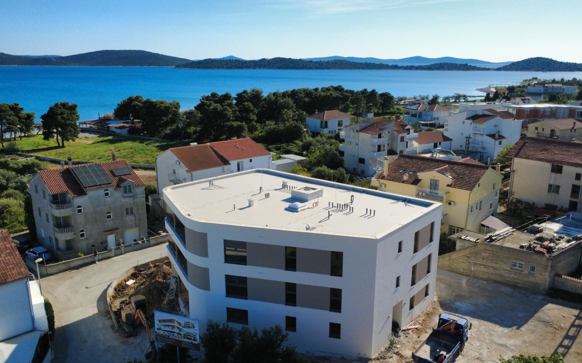 SNIŽENO!!Top lokacija, drugi red od plaže, stan u prizemlju novogradnje