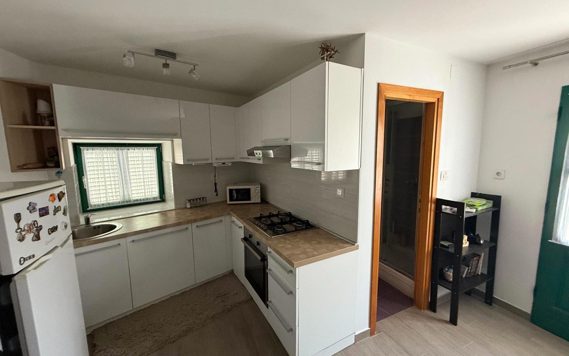 Potpuno renovirana kuća u Vodicama na super lokaciji